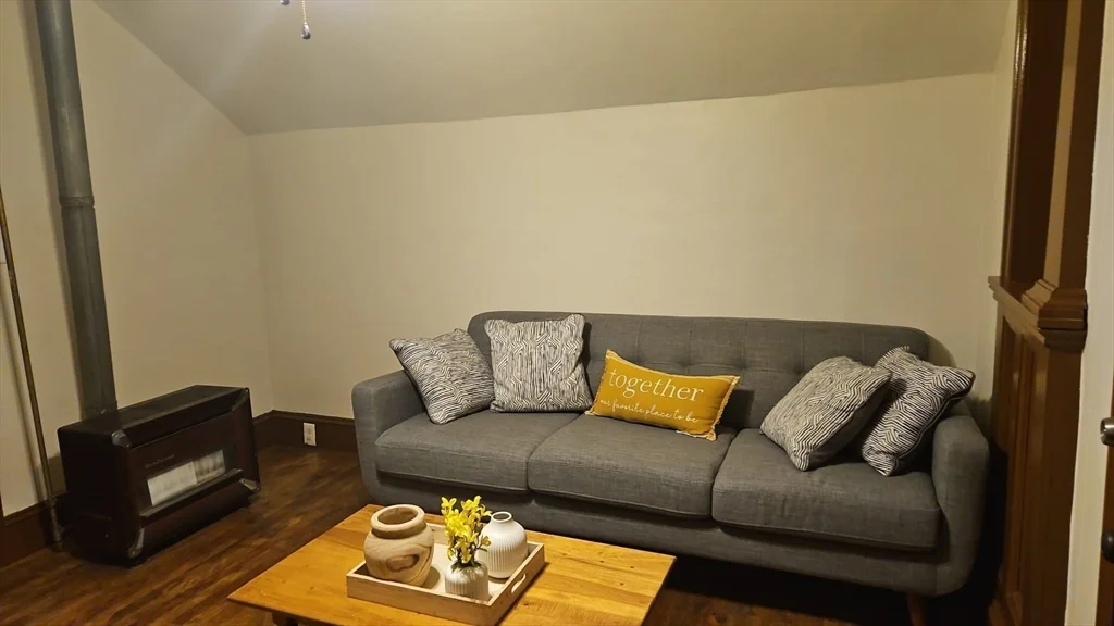 1 bed, 1 bath apartment for rent at 117 Illinois St Unit 3, Worcester — photo 2 of 34