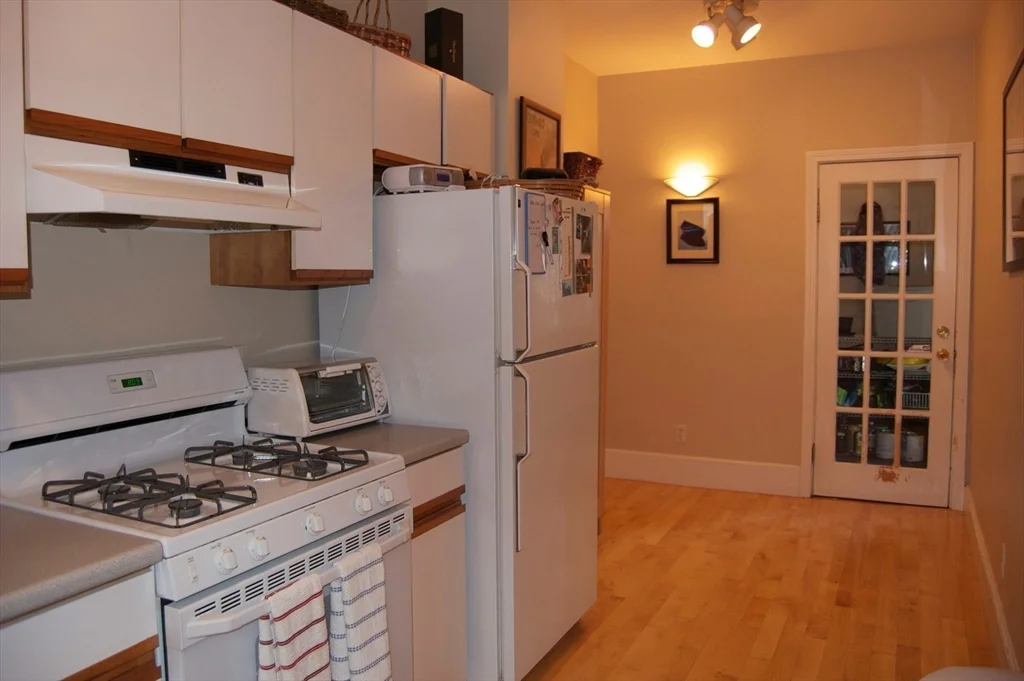 3 bed, 1 bath apartment for rent at 117 L St Unit 3, South Boston — photo 5 of 10