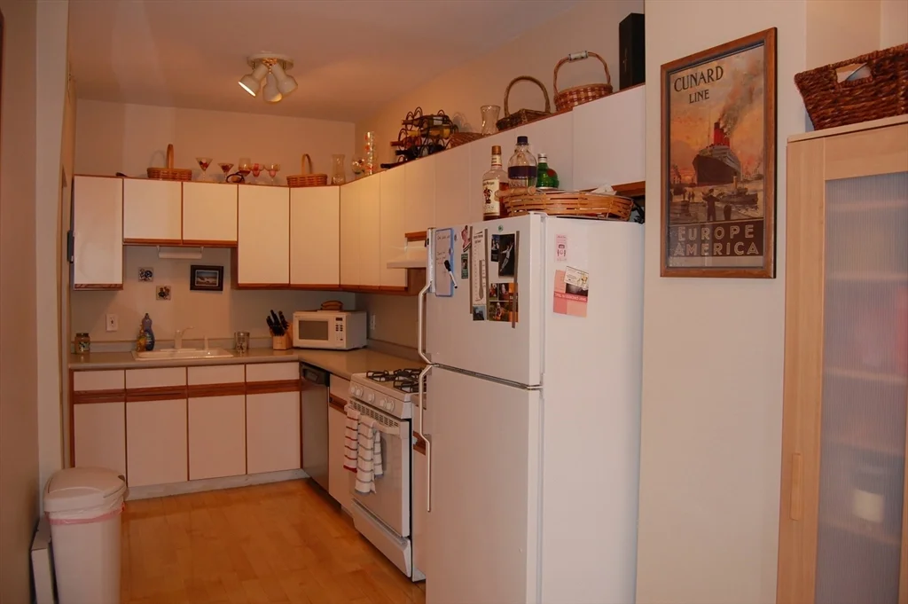 3 bed, 1 bath apartment for rent at 117 L St Unit 3, South Boston — photo 4 of 10