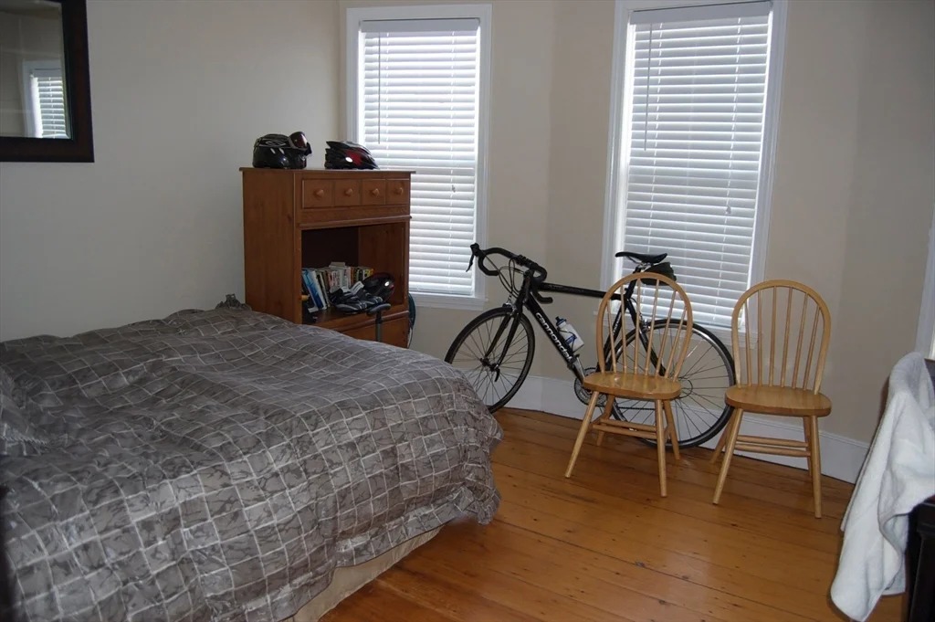 3 bed, 1 bath apartment for rent at 117 L St Unit 3, South Boston — photo 8 of 10