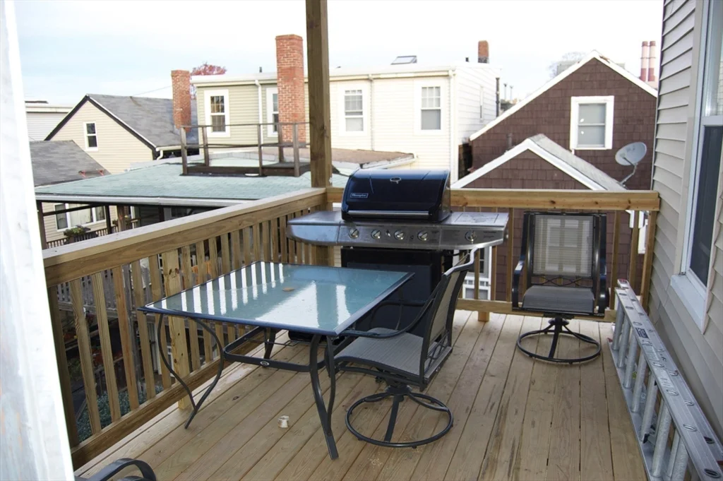 3 bed, 1 bath apartment for rent at 117 L St Unit 3, South Boston — photo 6 of 10
