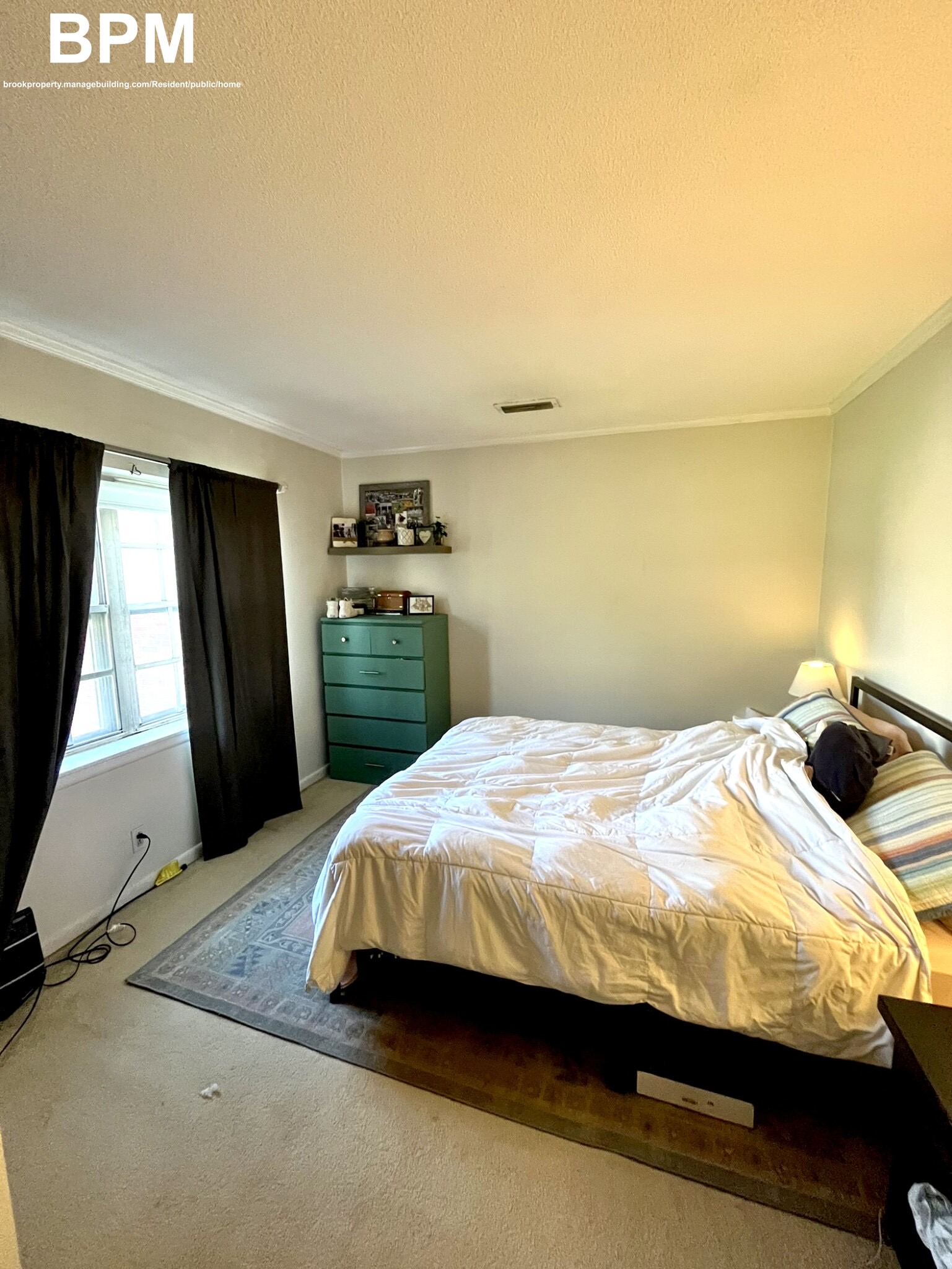 2 bed, 1 bath apartment for rent at 117 Lake Shore Rd Unit 3, Oak Square — photo 4 of 7