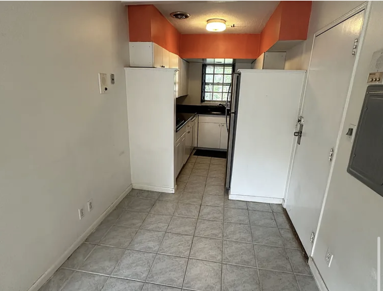 2 bed, 1 bath apartment for rent at 117 Lake Shore Rd Unit 3, Oak Square — photo 7 of 7