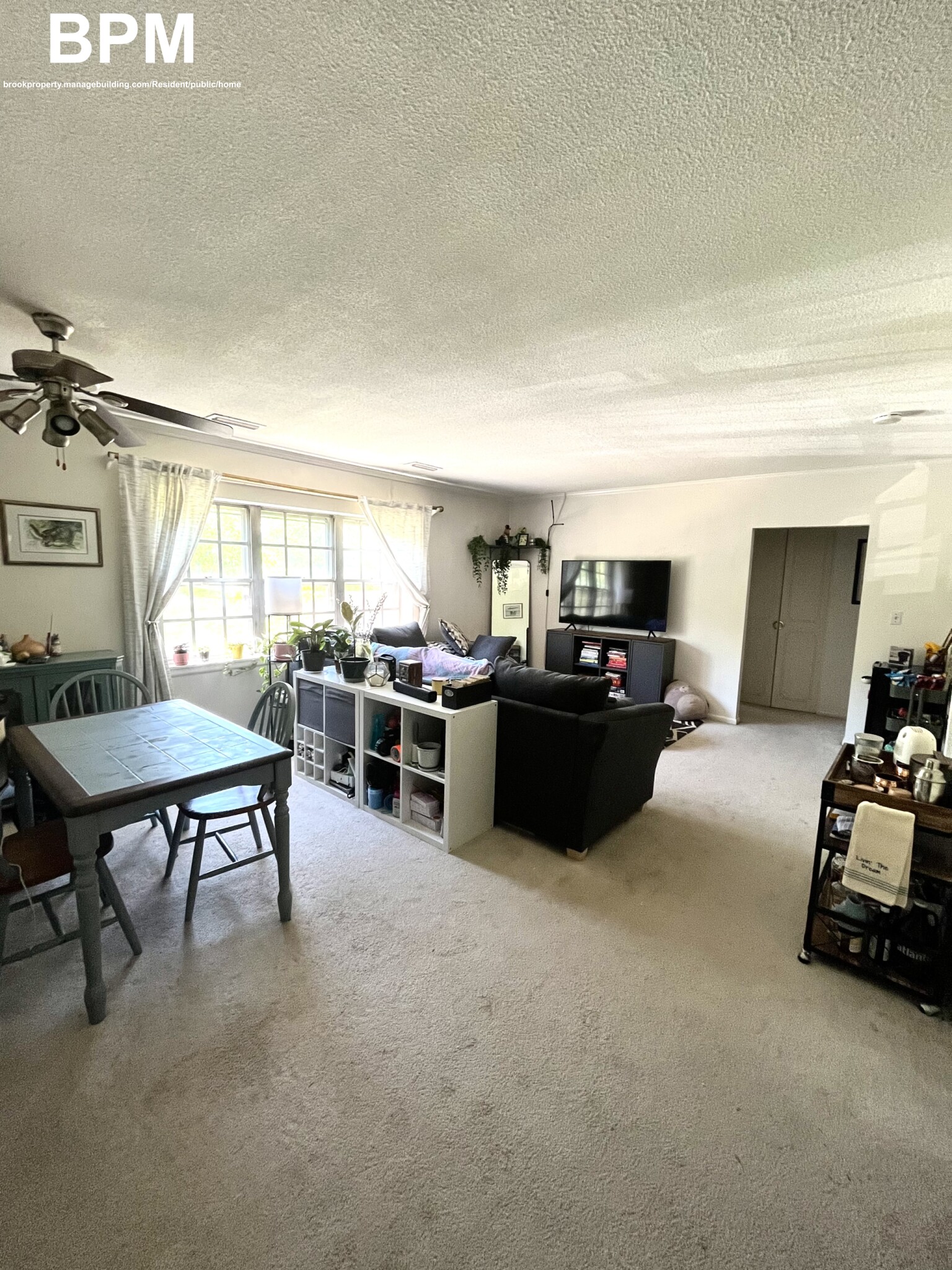 2 bed, 1 bath apartment for rent at 117 Lake Shore Rd Unit 3, Oak Square — photo 2 of 7