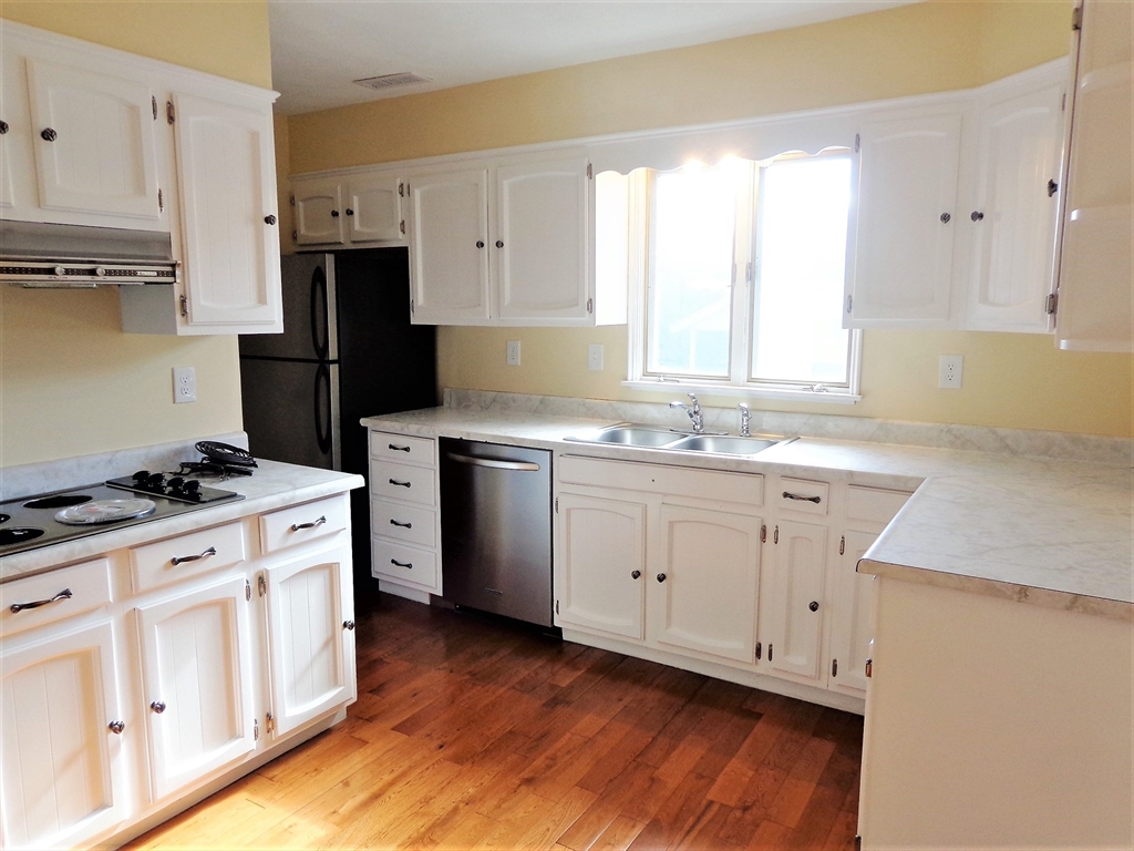 3 bed, 2 bath apartment for rent at 117 Lewis Rd Unit 2, Belmont — photo 4 of 18