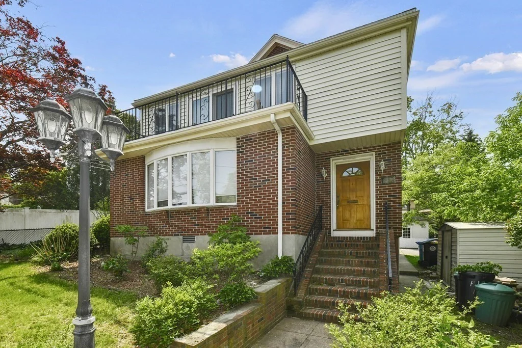 3 bed, 1 bath apartment for rent at 117 Lexington St Unit 1, Belmont — photo 3 of 27