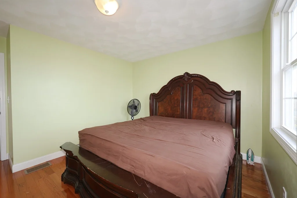 3 bed, 2 bath apartment for rent at 117 Manchester St Unit B, Lowell — photo 3 of 15