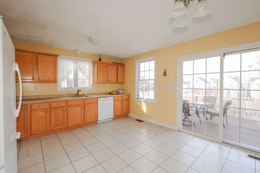 3 bed, 2 bath apartment for rent at 117 Manchester St Unit B, Lowell — photo 10 of 15