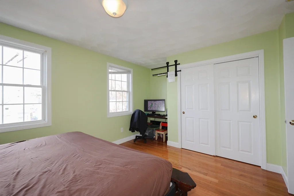 3 bed, 2 bath apartment for rent at 117 Manchester St Unit B, Lowell — photo 2 of 15