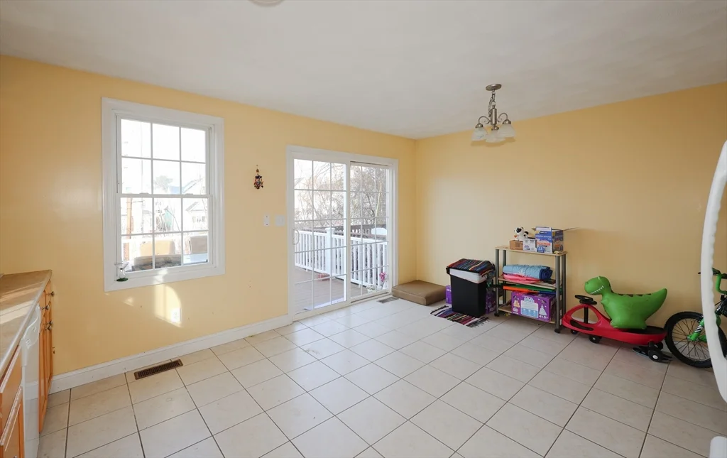 3 bed, 2 bath apartment for rent at 117 Manchester St Unit B, Lowell — photo 11 of 15