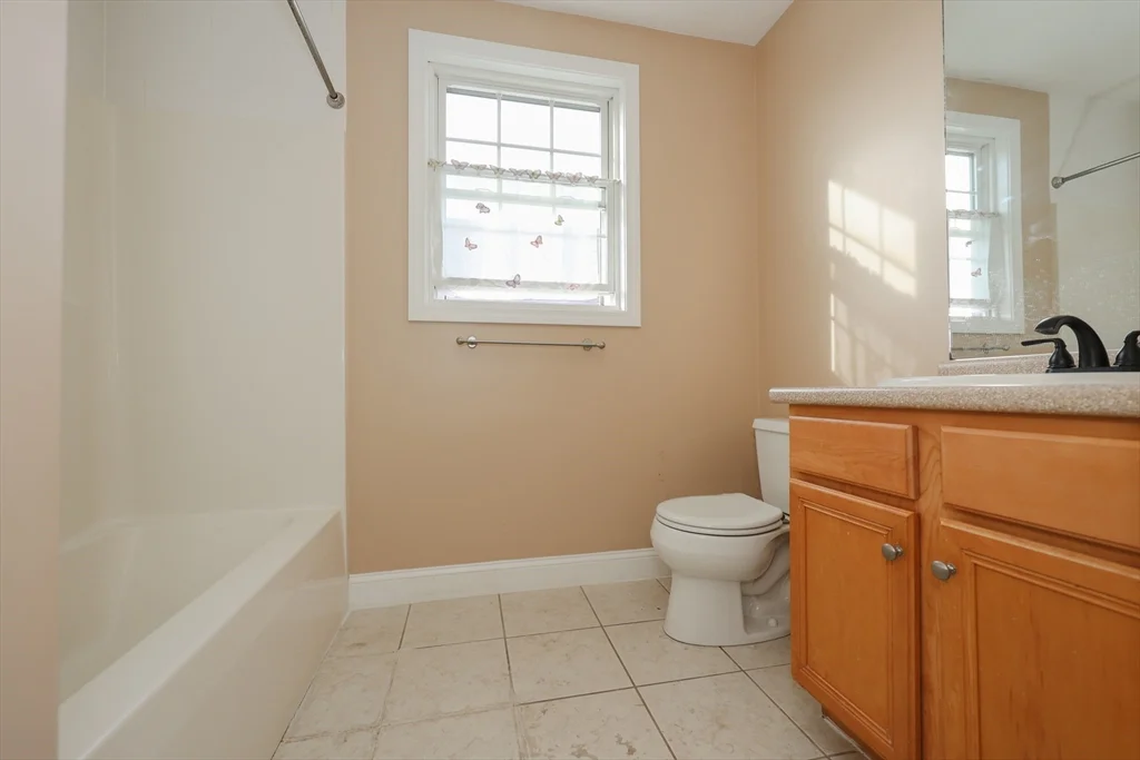 3 bed, 2 bath apartment for rent at 117 Manchester St Unit B, Lowell — photo 4 of 15