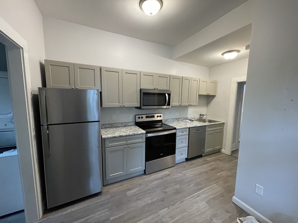 2 bed, 1 bath apartment for rent at 117 Maple St Unit 1, Gardner — photo 1 of 17