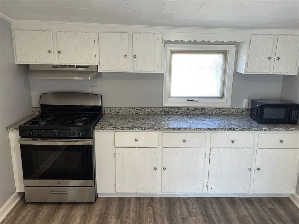 3 bed, 1 bath apartment for rent at 117 Marshall St Unit 2, Fitchburg — photo 3 of 15