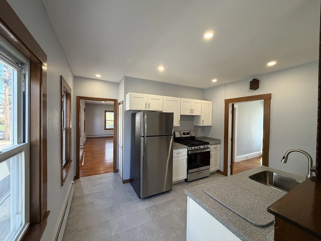 2 bed, 1 bath apartment for rent at 117 Merrymount Unit 1, Quincy — photo 3 of 12