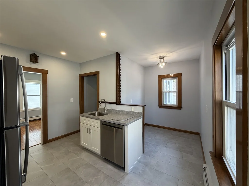 2 bed, 1 bath apartment for rent at 117 Merrymount Unit 1, Quincy — photo 4 of 12