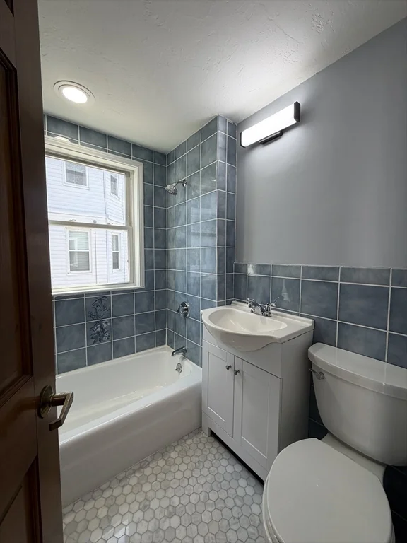 2 bed, 1 bath apartment for rent at 117 Merrymount Unit 1, Quincy — photo 9 of 12