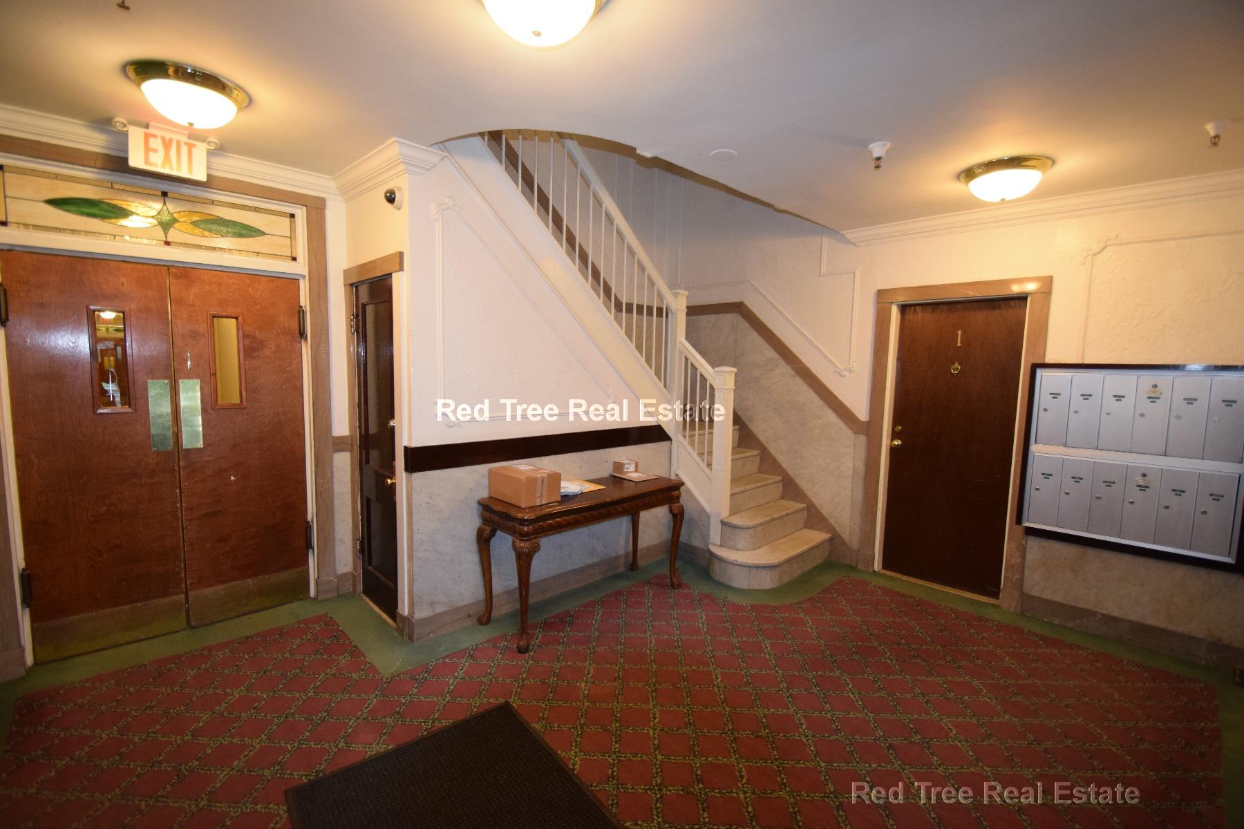 Studio bed, 1 bath apartment for rent at 117 Park Dr Unit 12A, Fenway — photo 4 of 7