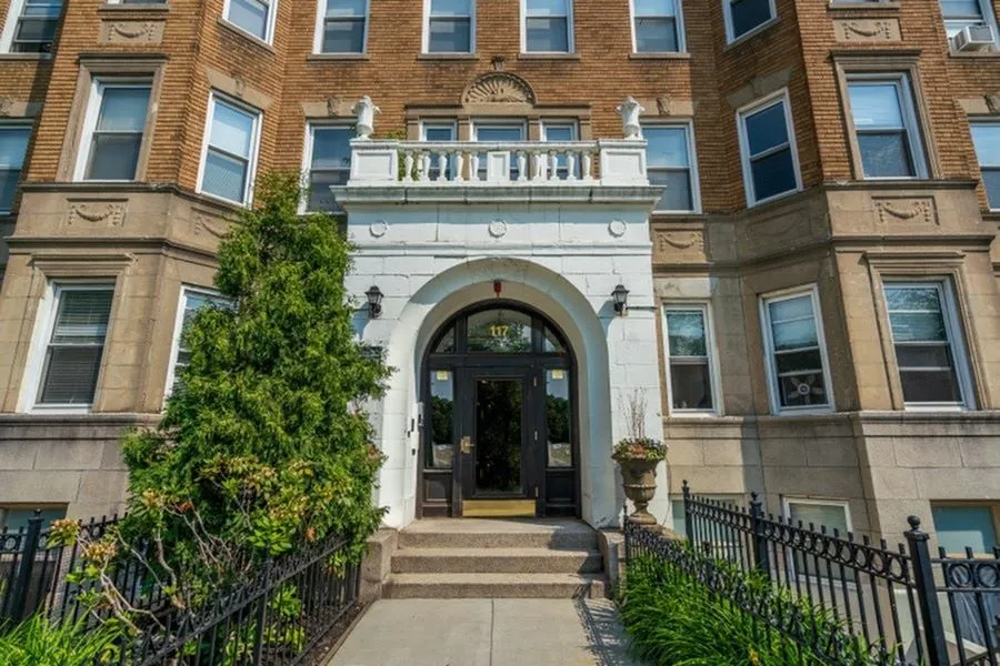 Studio bed, 1 bath apartment for rent at 117 Park Dr Unit 17A, Fenway — photo 8 of 8