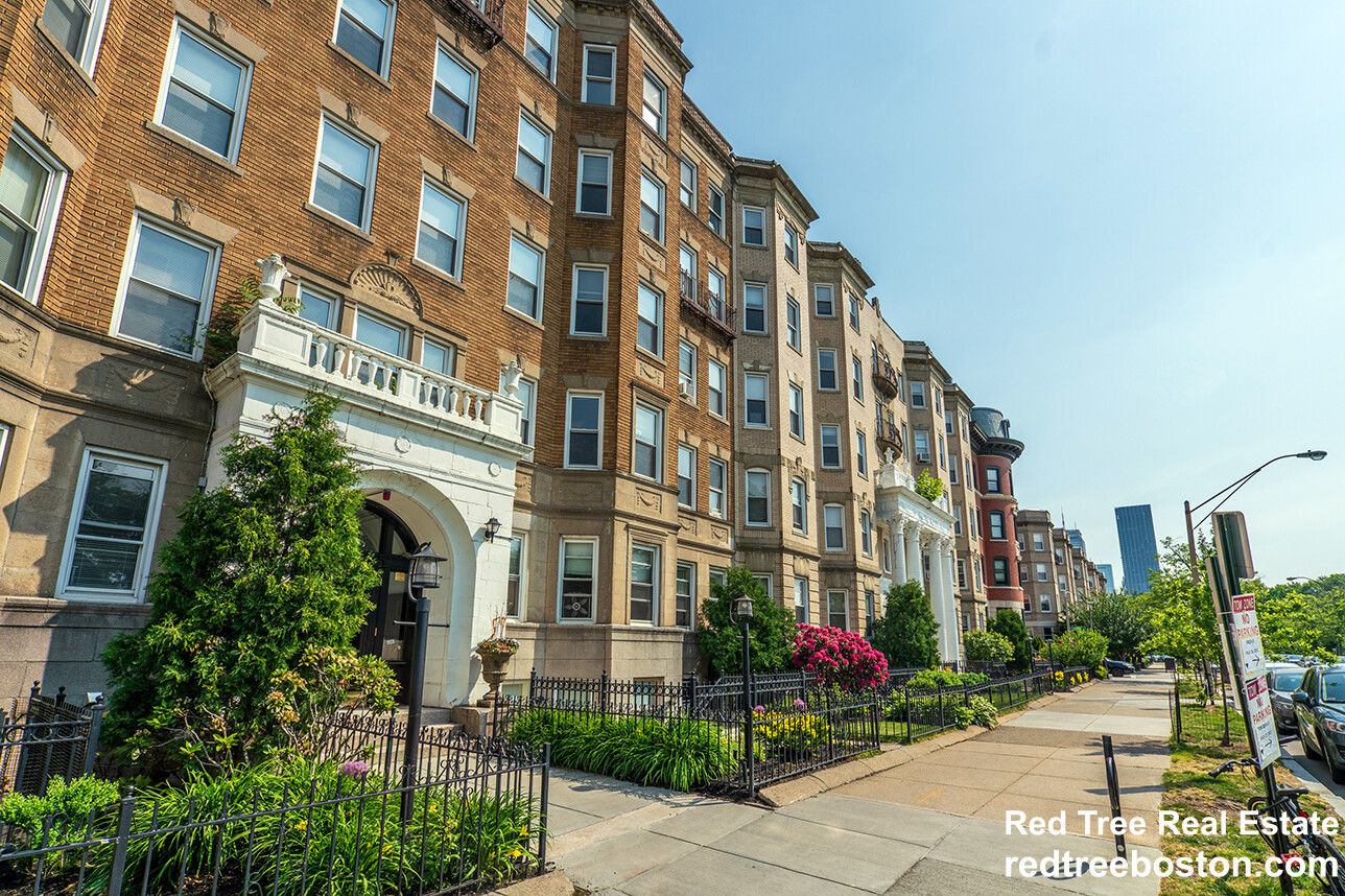 1 bed, 1 bath apartment for rent at 117 Park Dr Unit 32, Fenway