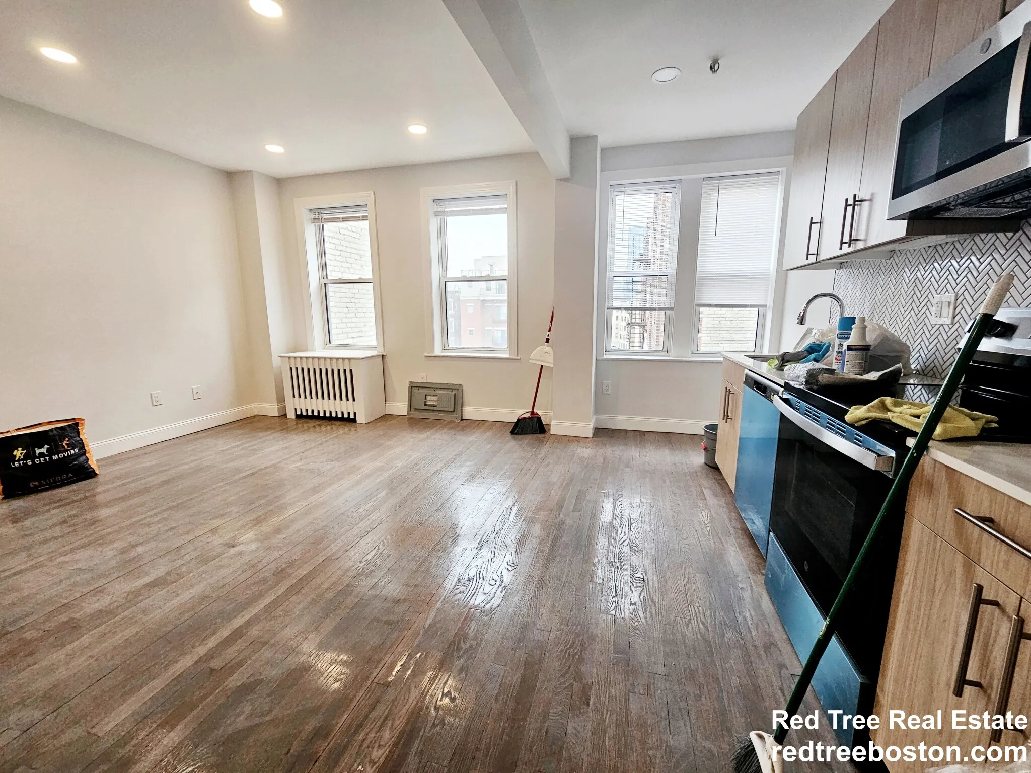 1 bed, 1 bath apartment for rent at 117 Park Dr Unit 33, Fenway — photo 3 of 17
