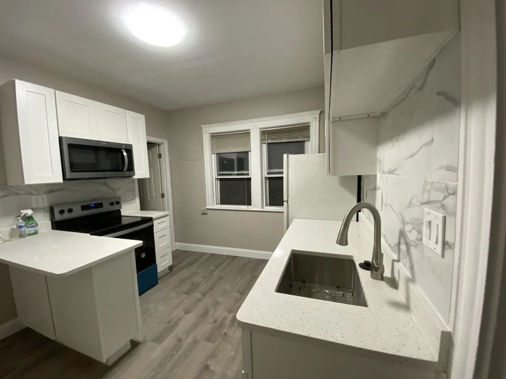 4 bed, 2 bath apartment for rent at 117 Pearson Rd Unit 2, Somerville — photo 3 of 9