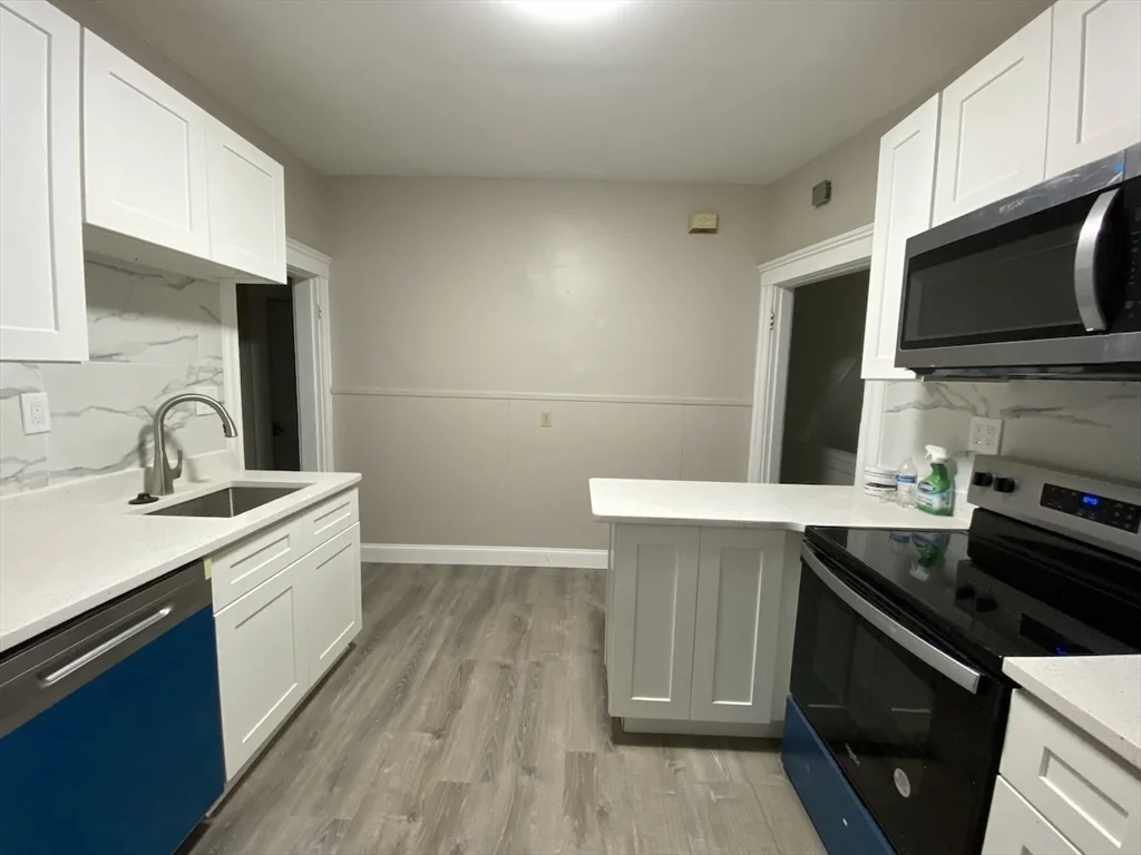 4 bed, 2 bath apartment for rent at 117 Pearson Rd Unit 2, Somerville — photo 2 of 9
