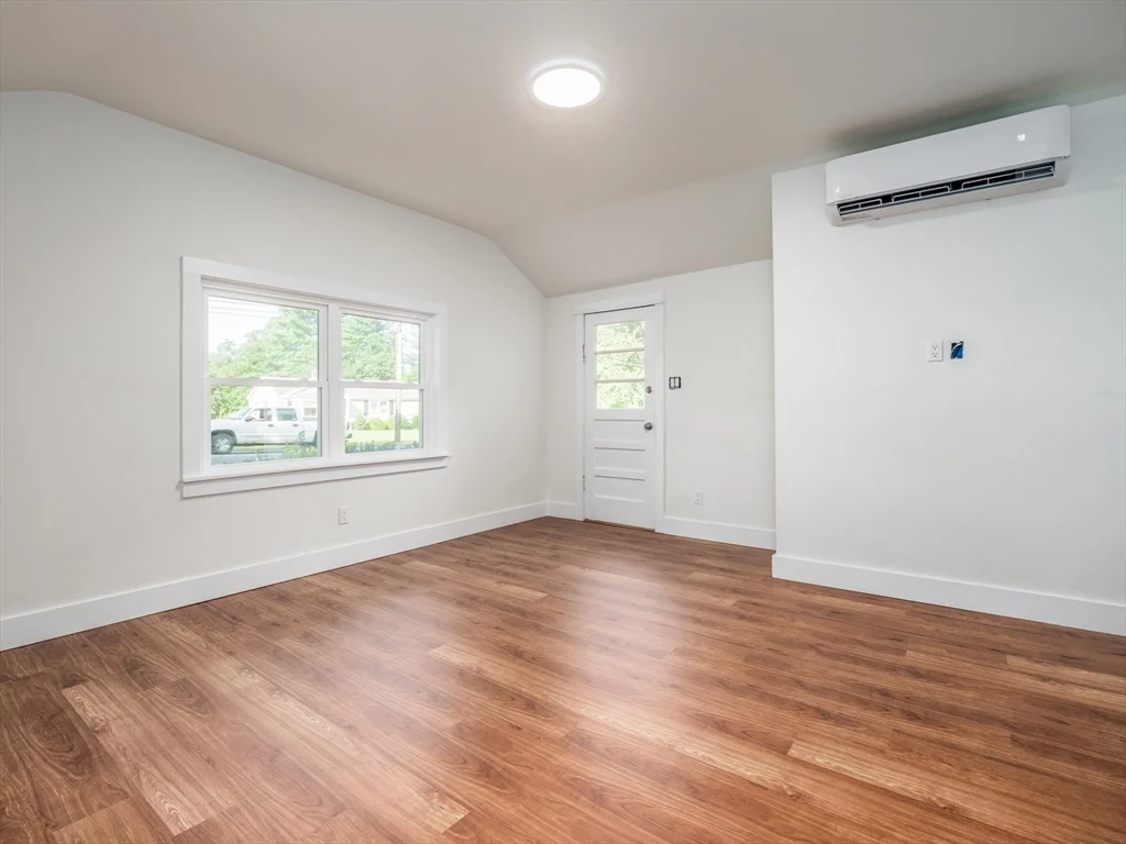 2 bed, 1 bath apartment for rent at 117 Precinct St, Lakeville — photo 14 of 33