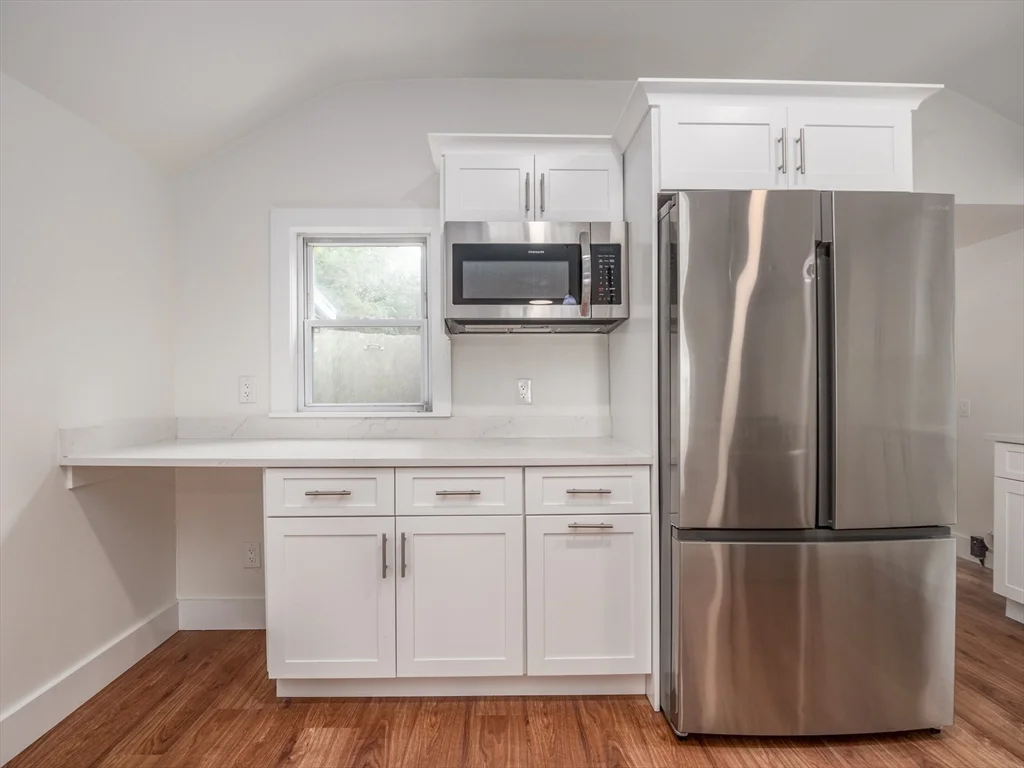 2 bed, 1 bath apartment for rent at 117 Precinct St, Lakeville — photo 3 of 33