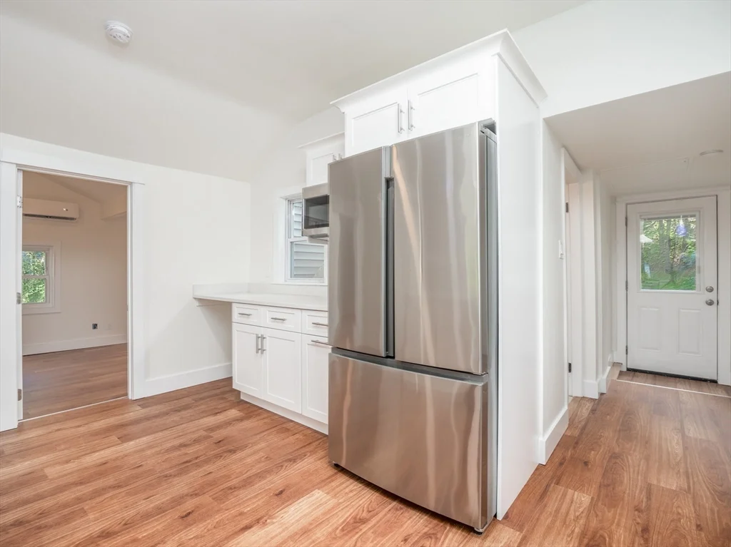 2 bed, 1 bath apartment for rent at 117 Precinct St, Lakeville — photo 6 of 33