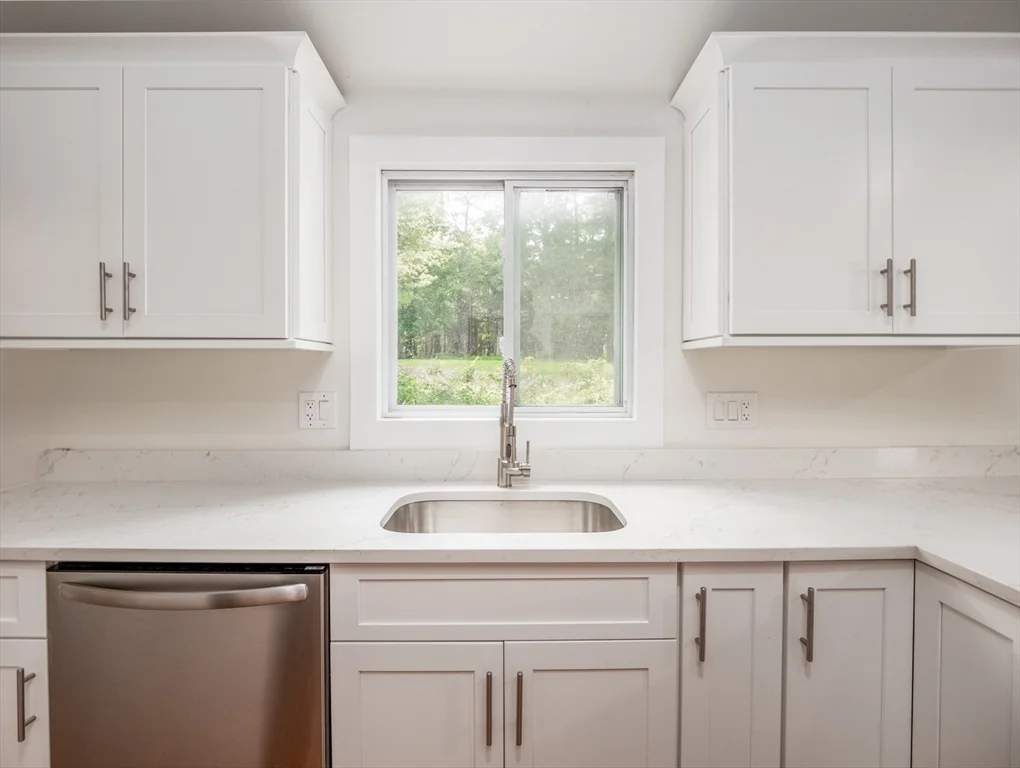 2 bed, 1 bath apartment for rent at 117 Precinct St, Lakeville — photo 5 of 33