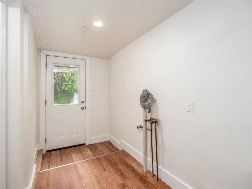 2 bed, 1 bath apartment for rent at 117 Precinct St, Lakeville — photo 15 of 33