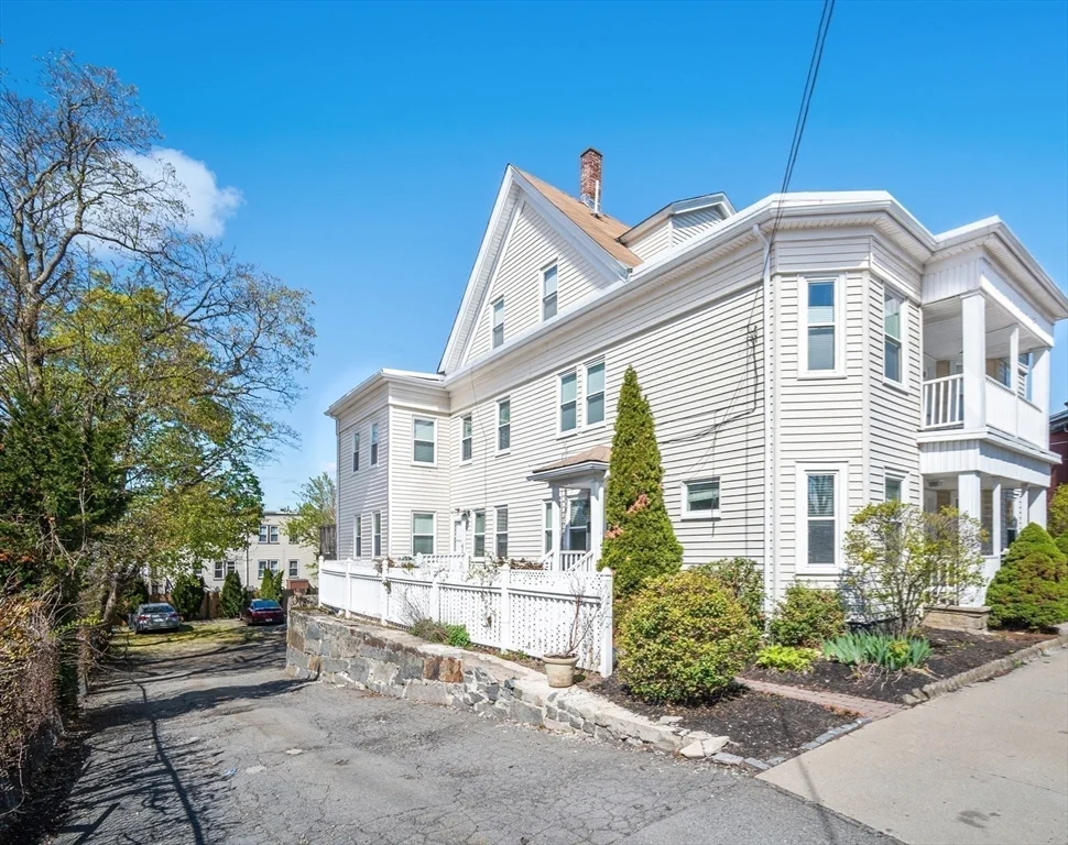 4 bed, 3 bath apartment for rent at 117 Quincy St Unit 2, Quincy — photo 11 of 14