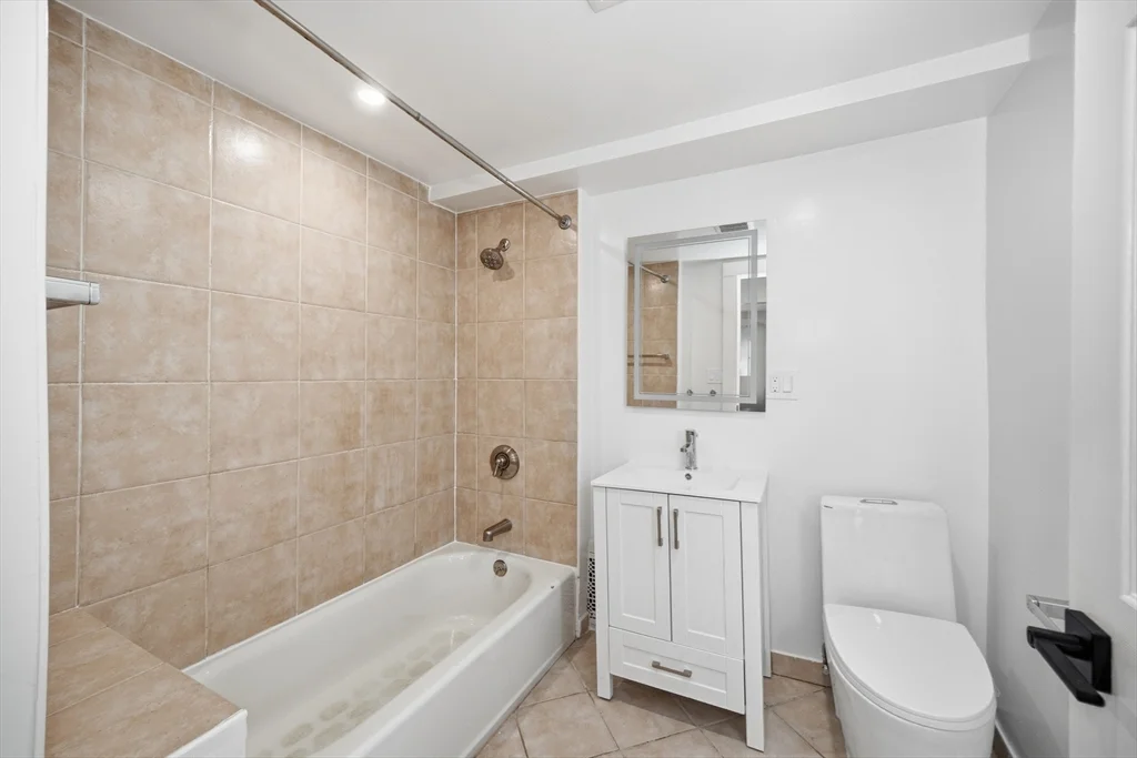 4 bed, 3 bath apartment for rent at 117 Quincy St Unit 2, Quincy — photo 9 of 14