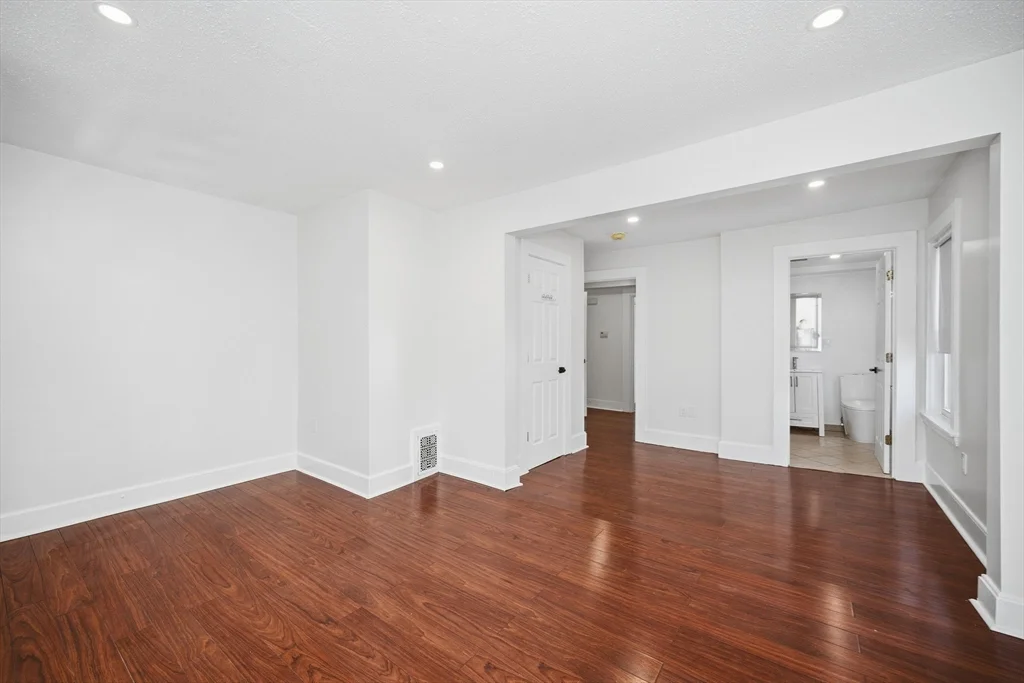 4 bed, 3 bath apartment for rent at 117 Quincy St Unit 2, Quincy — photo 4 of 14
