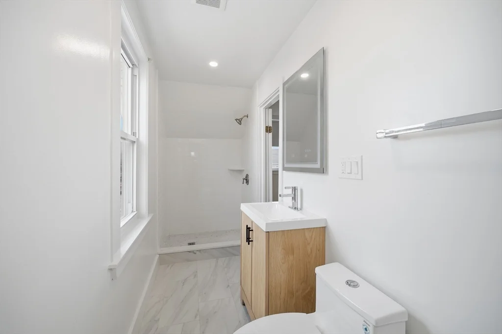 4 bed, 3 bath apartment for rent at 117 Quincy St Unit 2, Quincy — photo 10 of 14