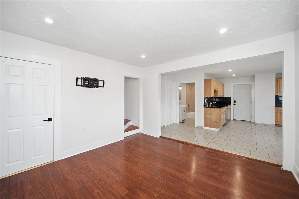 4 bed, 3 bath apartment for rent at 117 Quincy St Unit 2, Quincy — photo 5 of 14