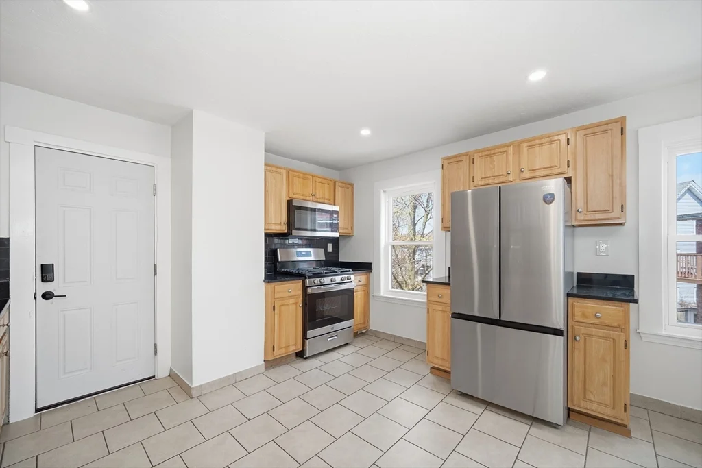 4 bed, 3 bath apartment for rent at 117 Quincy St Unit 2, Quincy — photo 1 of 14
