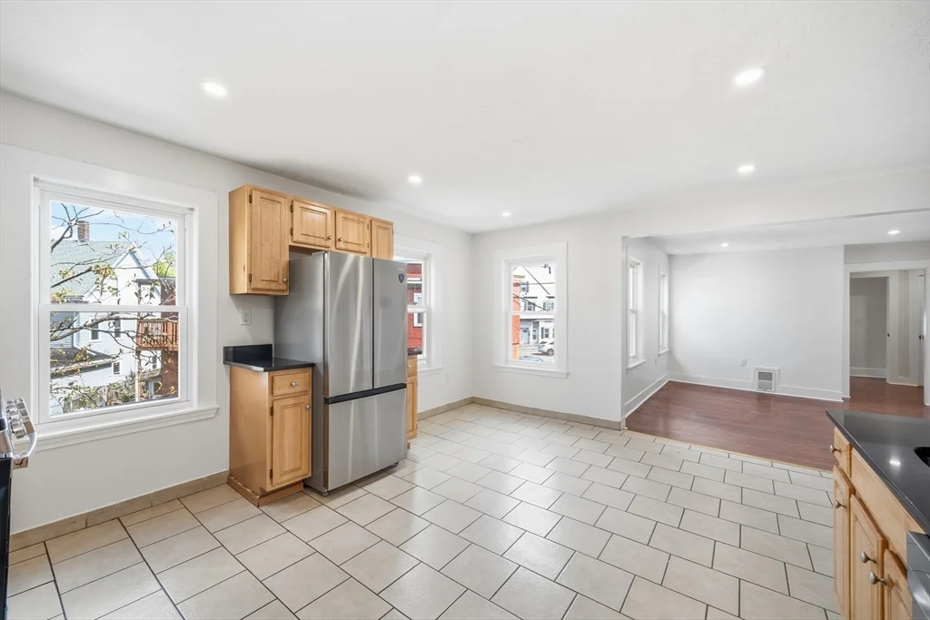 4 bed, 3 bath apartment for rent at 117 Quincy St Unit 2, Quincy — photo 2 of 14