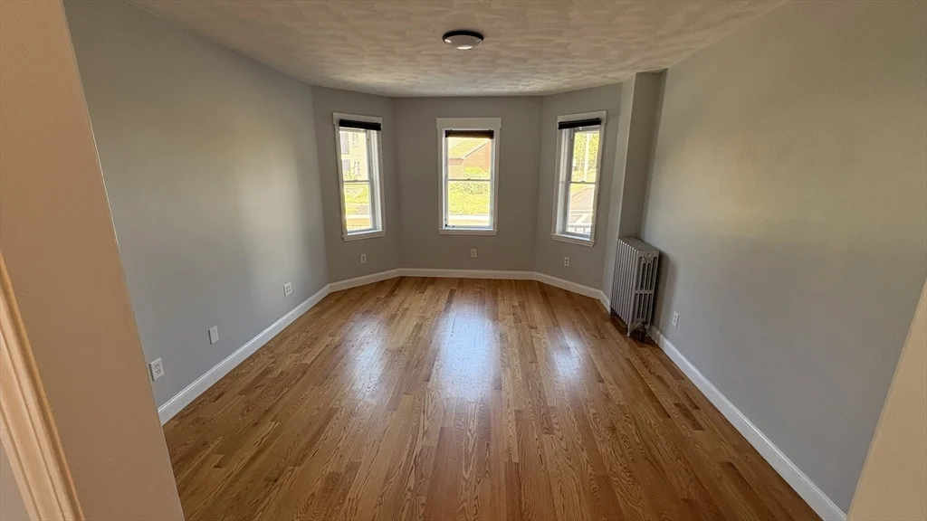 3 bed, 1 bath apartment for rent at 117 Revere St Unit 1, Winthrop — photo 4 of 15