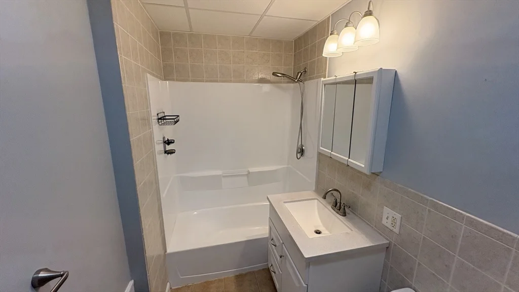 3 bed, 1 bath apartment for rent at 117 Revere St Unit 1, Winthrop — photo 10 of 15