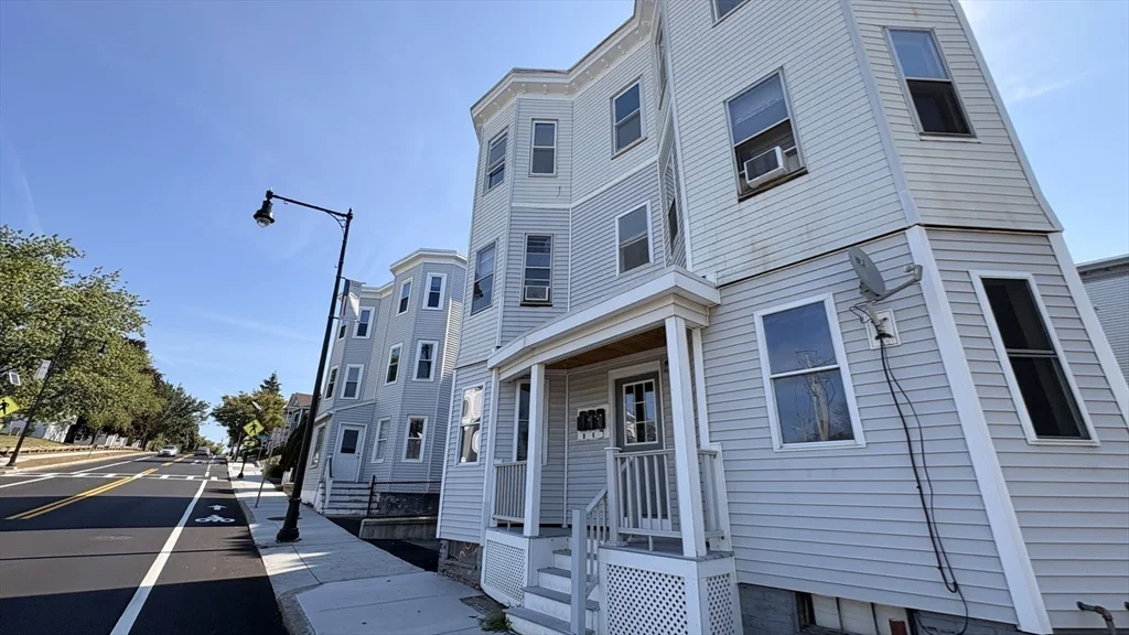 3 bed, 1 bath apartment for rent at 117 Revere Unit 3, Winthrop — photo 15 of 17