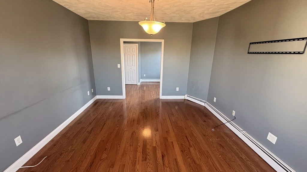 3 bed, 1 bath apartment for rent at 117 Revere Unit 3, Winthrop — photo 5 of 17