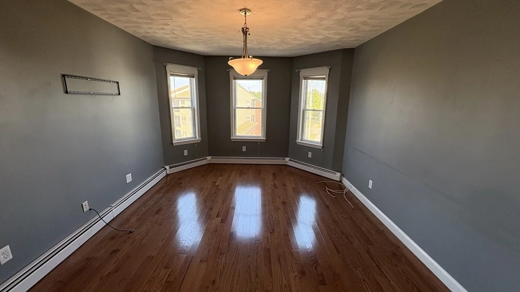 3 bed, 1 bath apartment for rent at 117 Revere Unit 3, Winthrop — photo 4 of 17