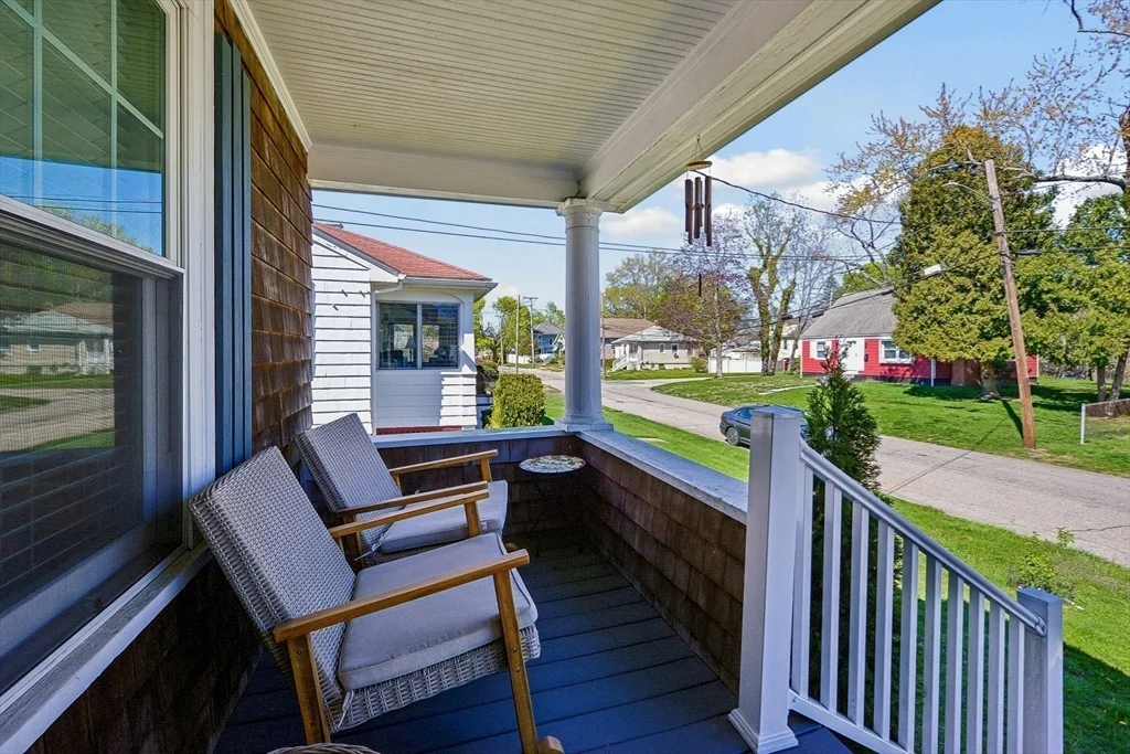 2 bed, 1 bath apartment for rent at 117 S Atlantic Ave, Warwick — photo 3 of 23