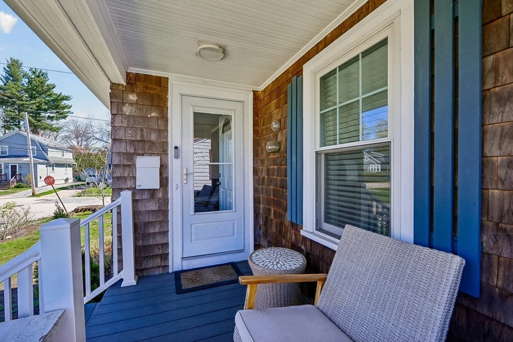 2 bed, 1 bath apartment for rent at 117 S Atlantic Ave, Warwick — photo 2 of 23