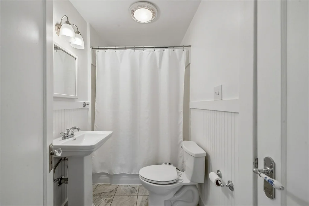 2 bed, 1 bath apartment for rent at 117 S Atlantic Ave, Warwick — photo 18 of 23