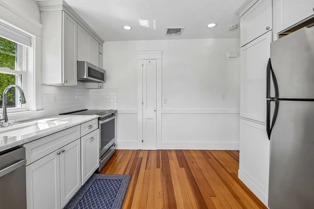 2 bed, 1 bath apartment for rent at 117 S Atlantic Ave, Warwick — photo 5 of 23