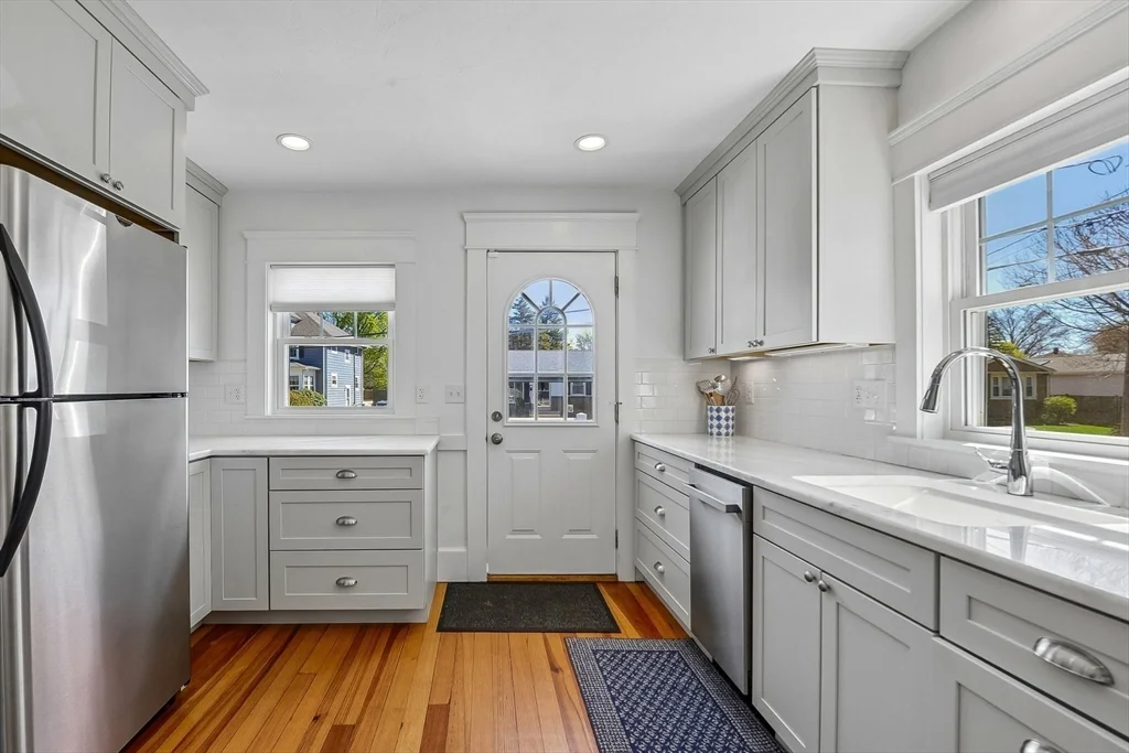 2 bed, 1 bath apartment for rent at 117 S Atlantic Ave, Warwick — photo 4 of 23