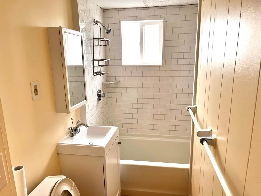 2 bed, 1 bath apartment for rent at 117 Shore Dr Unit 3, Winthrop — photo 11 of 13