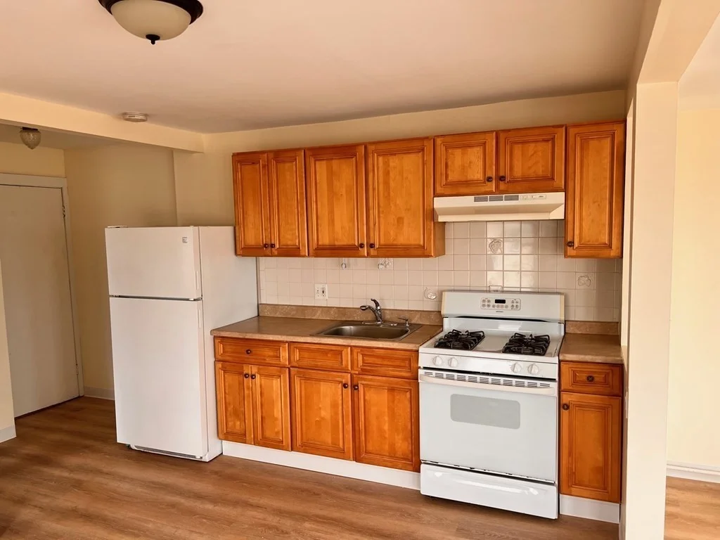 2 bed, 1 bath apartment for rent at 117 Shore Dr Unit 3, Winthrop — photo 10 of 13